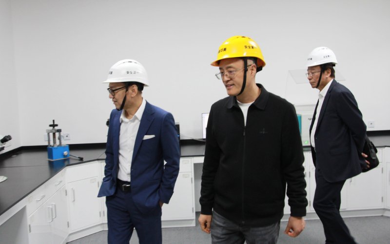 Mr. Hsu Chia-Chang, Chairman of CHIMEI Corporation, and Mr. Hsu Chun-Hua, Honorary Chairman